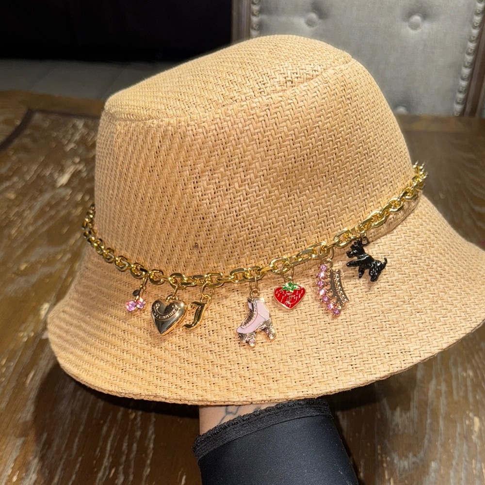Women’s Juicy Couture Charming Tan Bucket Hat with Gold Chain and Charms